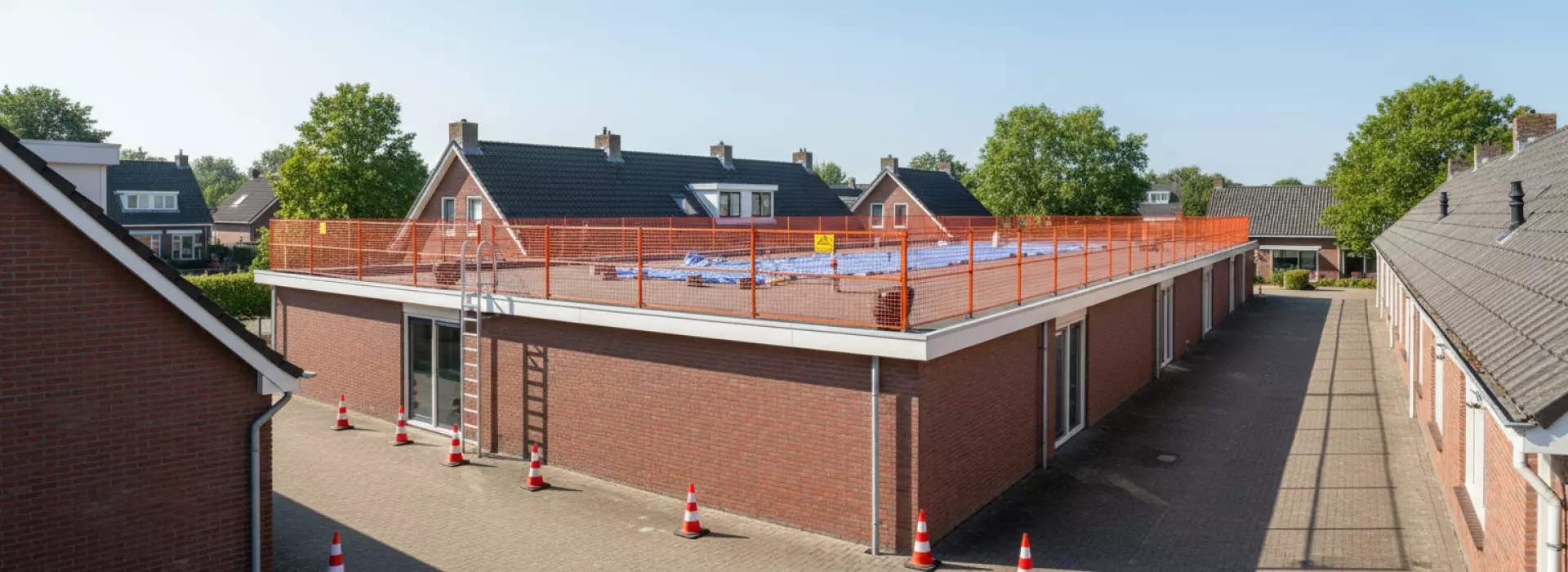 Wat je nodig hebt voor risicoanalyse en afzetting bij het dak en de werkzone. Stappenplan voor een effectieve risicoanalyse en afzetting