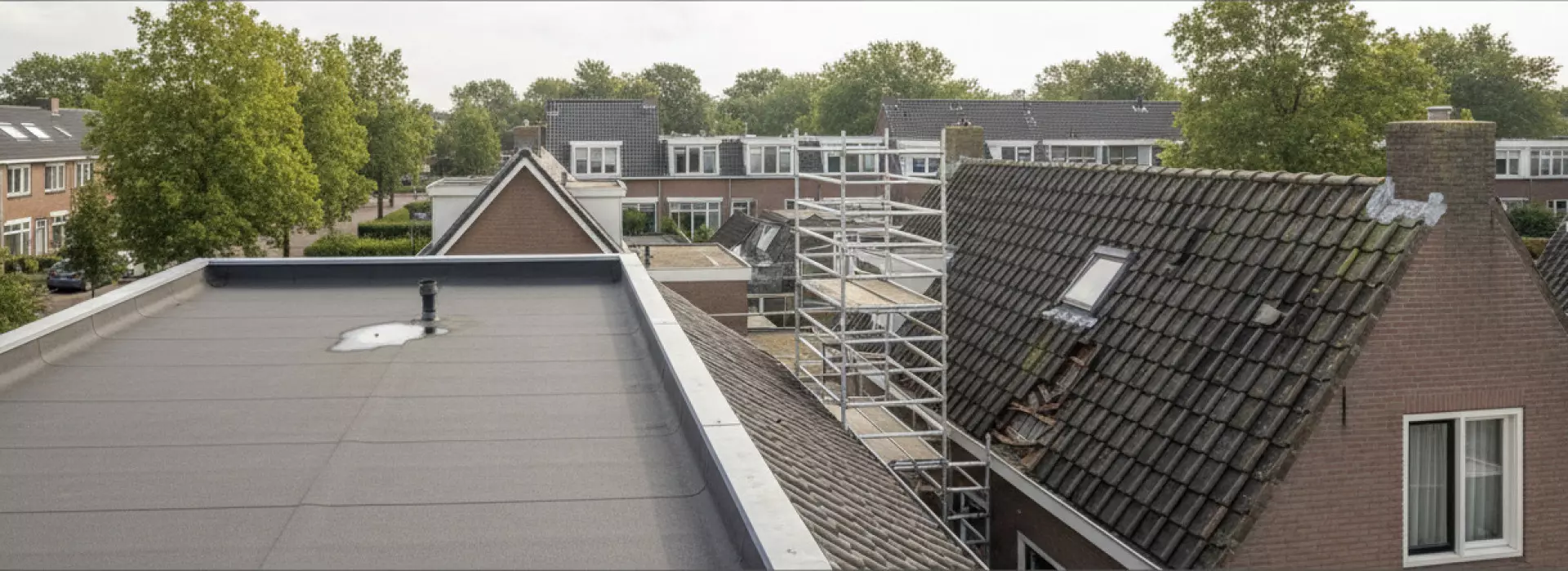 Wat oorzaak en bereikbaarheid zegt over jouw kosten voor dakprobleemonderzoek.
