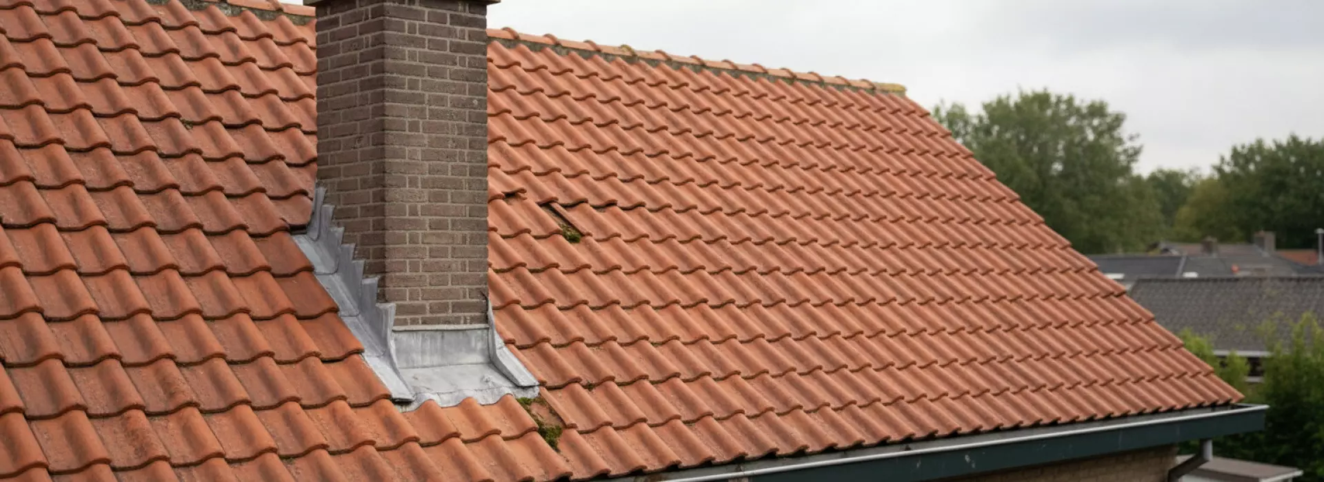 Wanneer je kleine schade aan scheuren, pannen en aansluitingen direct laat beoordelen. Wat betekent het om kleine schade aan scheuren, pannen en aansluitingen direct te laten beoordelen?