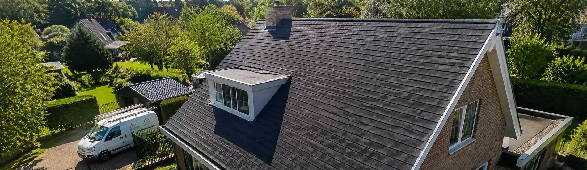 Bij Dakdekker Diensten in Delfgauw sta je nooit in de regen. Of het nu gaat om een lekkage, dakrenovatie, bitumen dakbedekking, pannendak, dakisolatie of spoedreparatie, wij pakken elk dakprobleem snel&hellip;