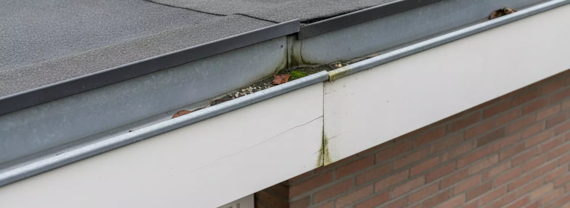 Waarom je lekkage via dakrand vaak vindt bij hoekstukken en boeiboord.