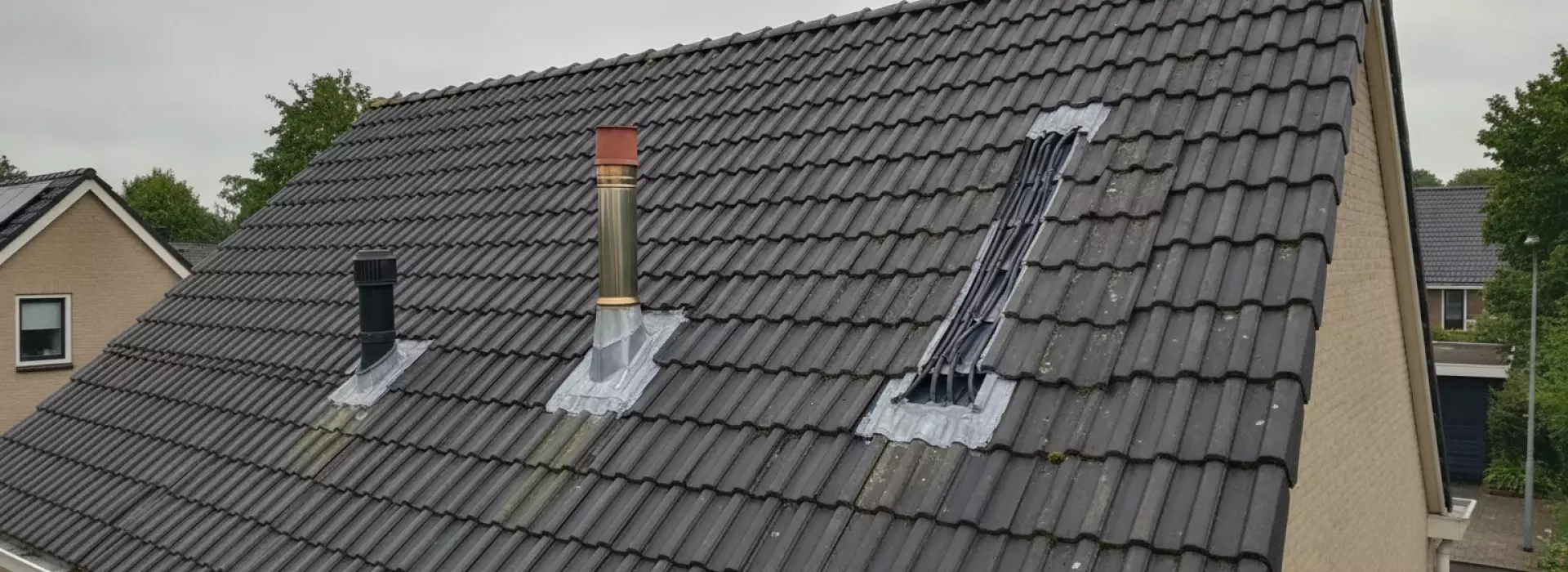 Wat zijn ontluchting, pijp en kabeldoorvoer op je dak?