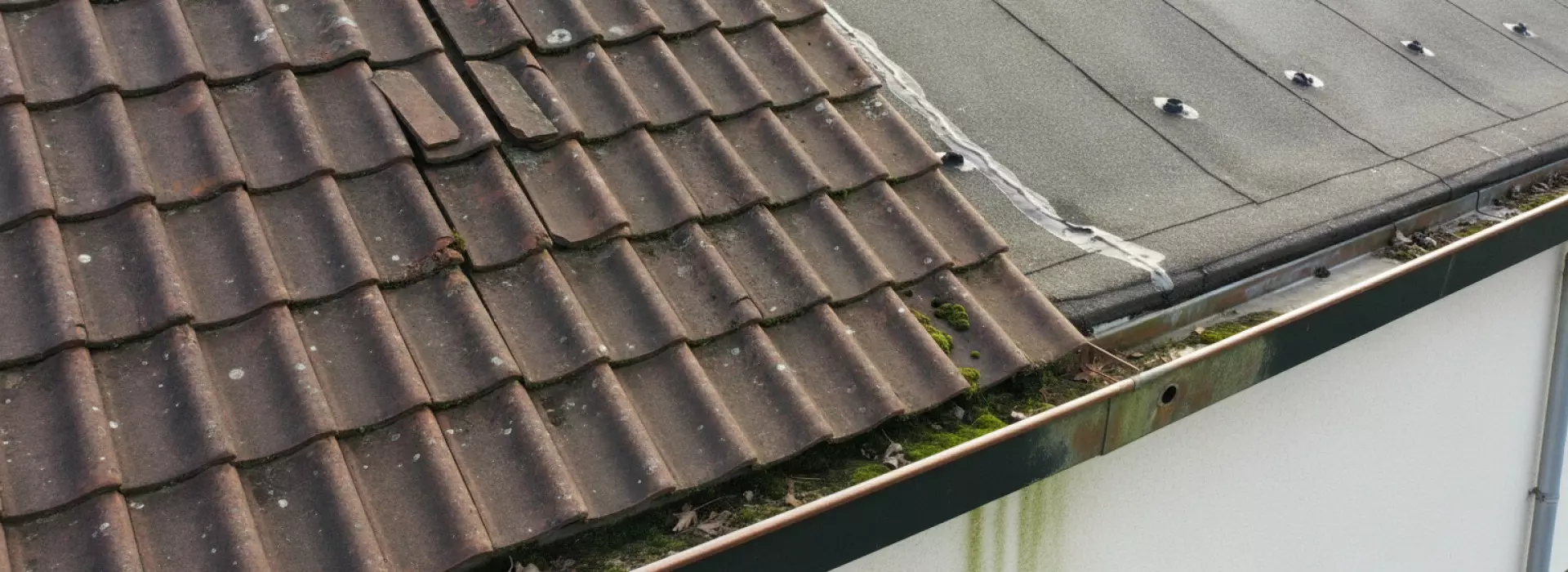 7 tips voor foto’s waarmee je schade aan de buitenste daklaag duidelijk maakt.