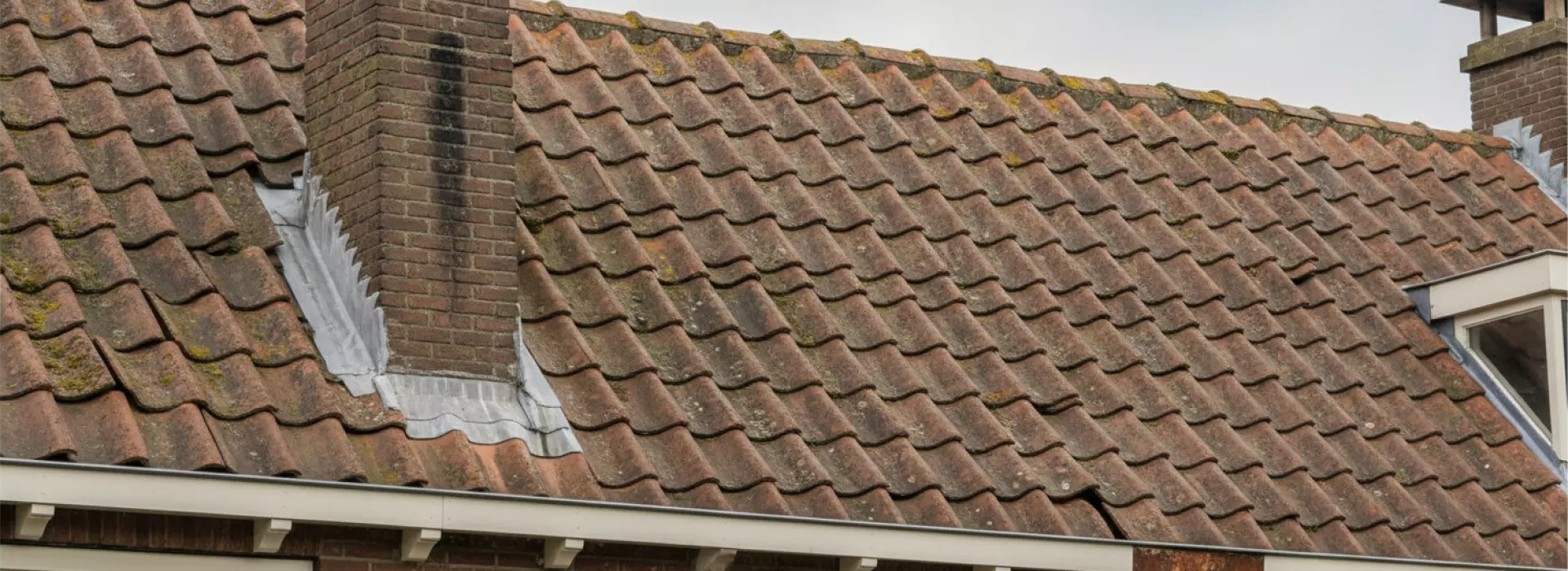7 tips waarmee je verouderd dak eerder herkent aan meerdere lekkages