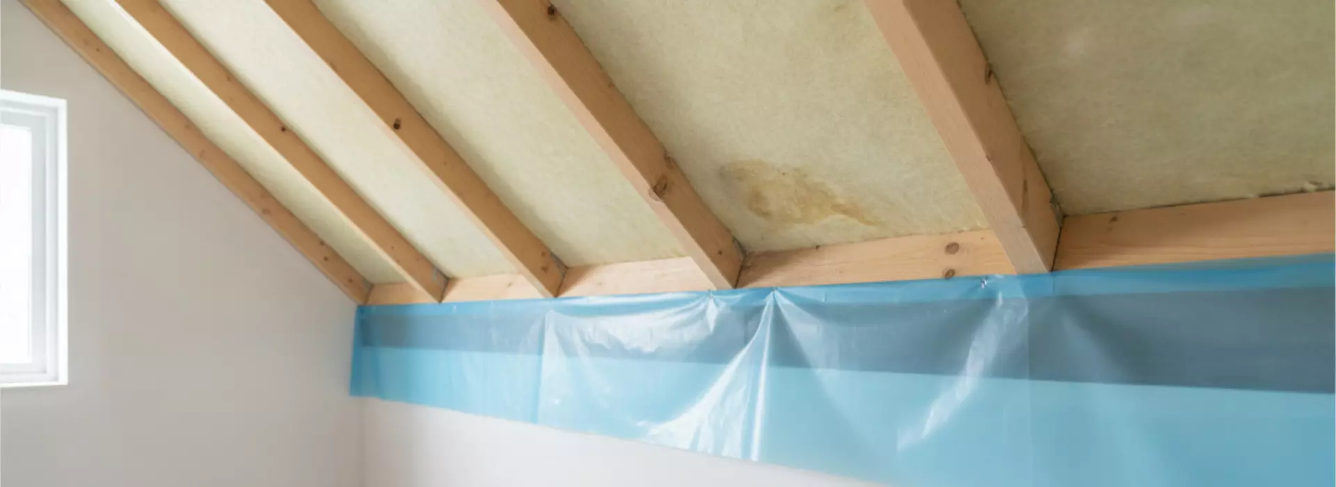 Hoe bepaal je of herstel aan isolatieplaten, damprem en dakbeschot verstandig is voor jouw woning?