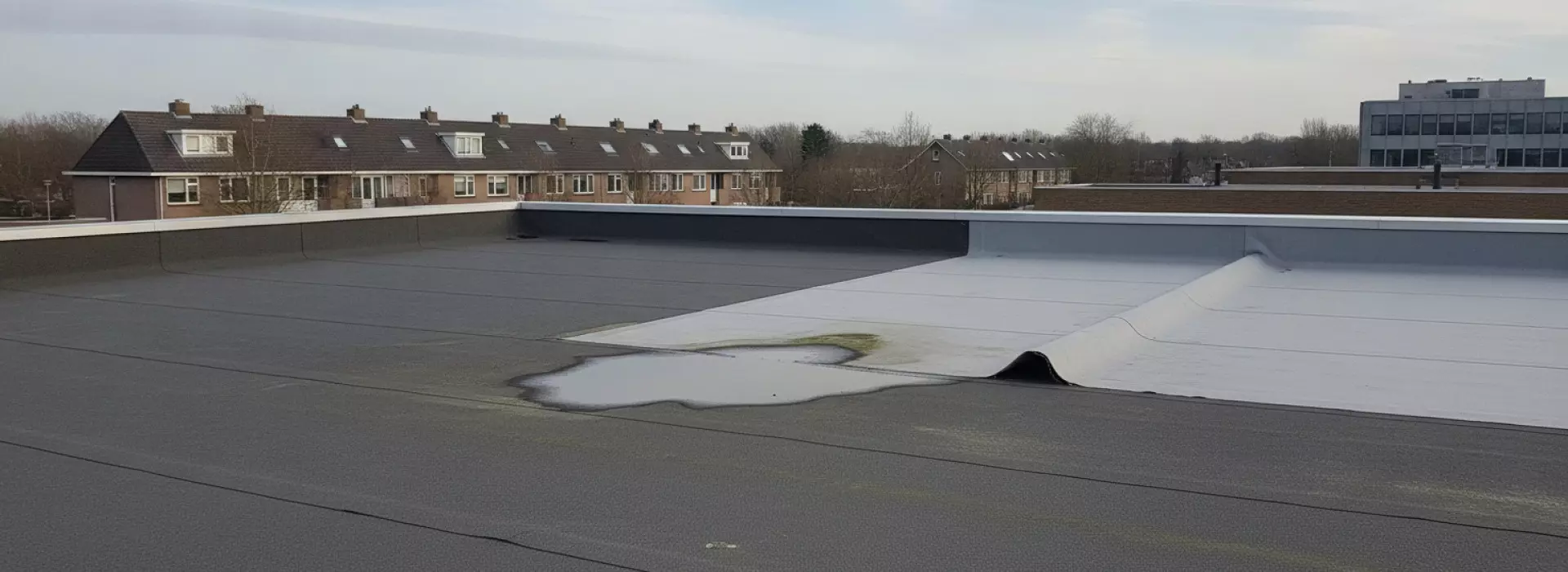 Wanneer EPDM of pvc op jouw dak onderhoud vraagt door zon, regen en vorst.
