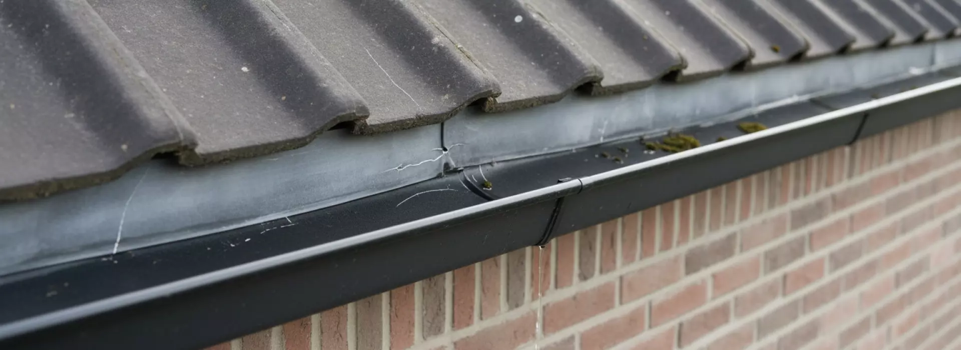 Hoe weer invloed heeft op jouw lood en EPDM-stroken en aansluitnaden.