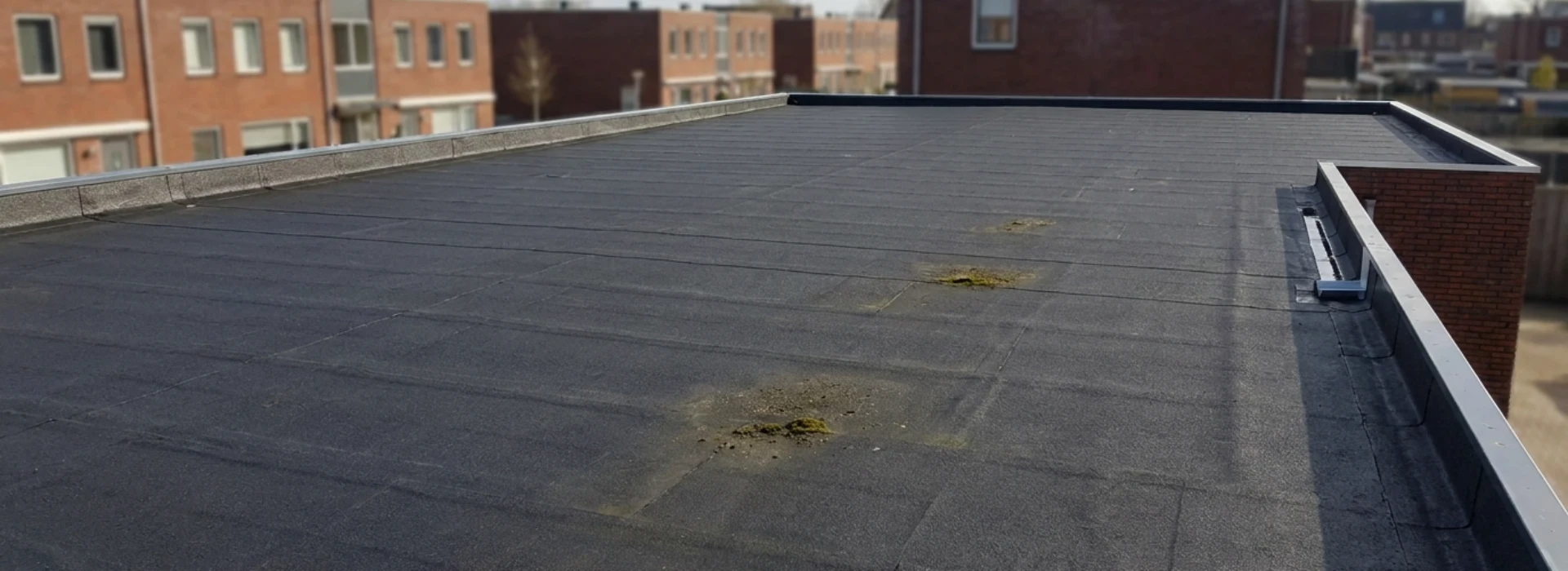 Wij van Dakdekker Diensten helpen je met Plat dak dakbedekking vervangen. We inspecteren lekkage, scheuren, isolatie, afschot en hemelwaterafvoer voor een droog en zuinig huis. Samen kiezen we de juiste&hellip;