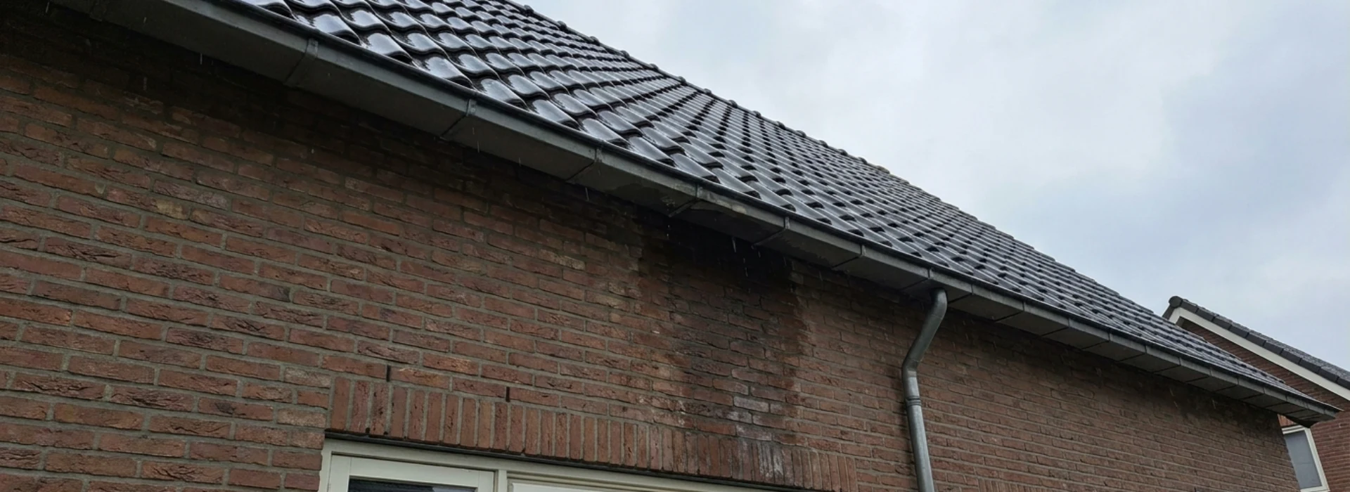Lekkage bij schoorsteen herstellen